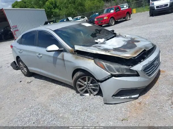 5NPE24AF2HH583194 2017 HYUNDAI SONATA - Image 1