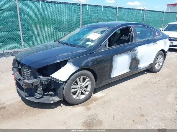 5NPE24AF2HH587066 2017 HYUNDAI SONATA - Image 2