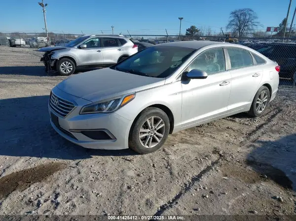 5NPE24AF2HH588041 2017 HYUNDAI SONATA - Image 2