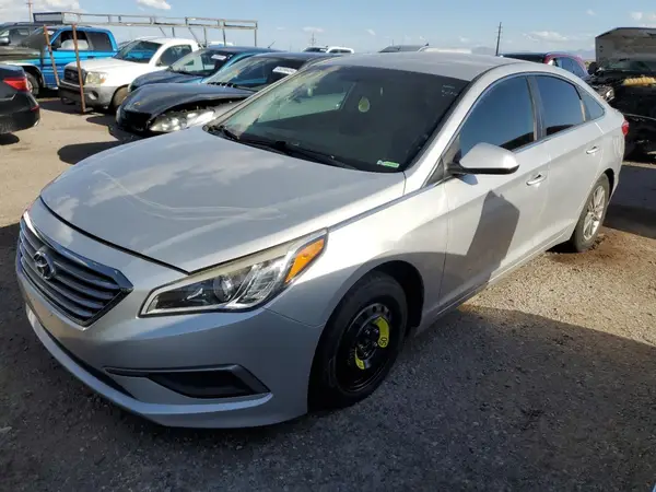 5NPE24AF2HH588816 2017 HYUNDAI SONATA - Image 1