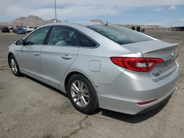 5NPE24AF2HH590033 2017 HYUNDAI SONATA - Image 2