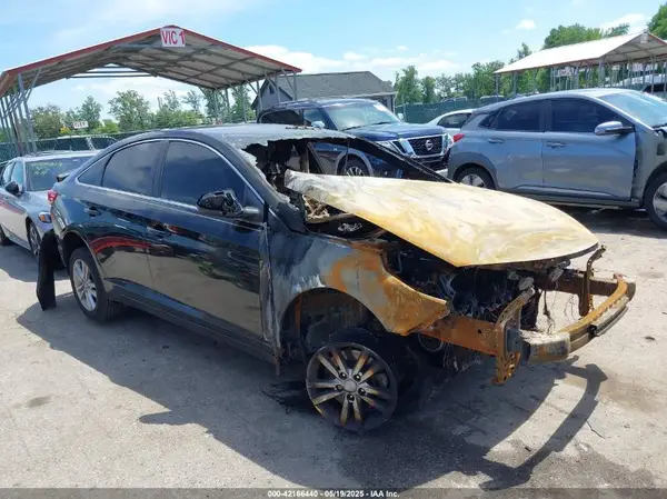 5NPE24AF2HH594003 2017 HYUNDAI SONATA - Image 1