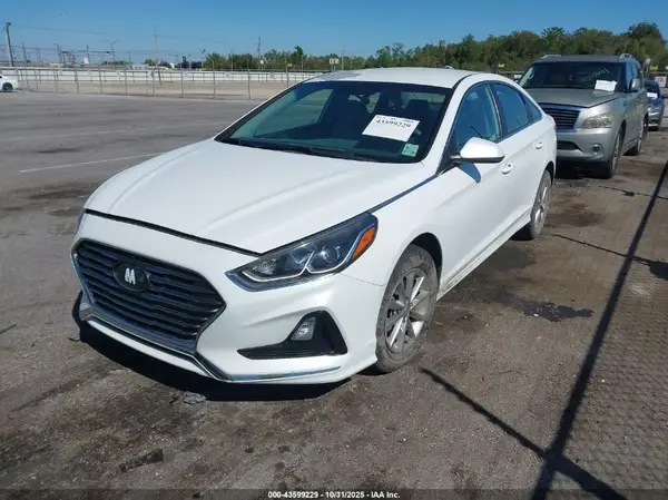 5NPE24AF2JH607175 2018 HYUNDAI SONATA - Image 2