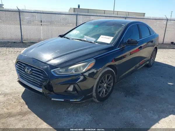 5NPE24AF2JH618807 2018 HYUNDAI SONATA - Image 2