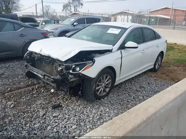 5NPE24AF2JH623859 2018 HYUNDAI SONATA - Image 2