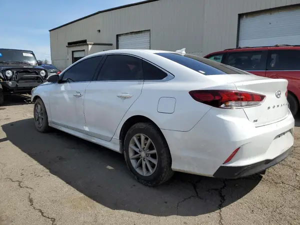 5NPE24AF2JH628057 2018 HYUNDAI SONATA - Image 2