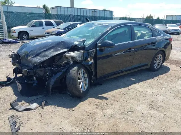 5NPE24AF2JH639513 2018 HYUNDAI SONATA - Image 2