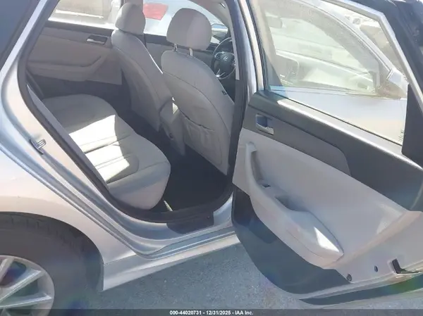 5NPE24AF2JH648065 2018 HYUNDAI SONATA - Image 8