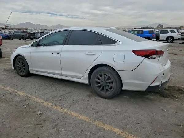5NPE24AF2JH675900 2018 HYUNDAI SONATA - Image 2