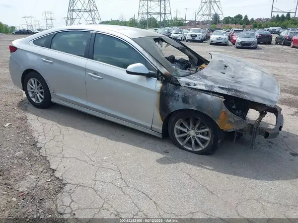 5NPE24AF2JH679445 2018 HYUNDAI SONATA - Image 1