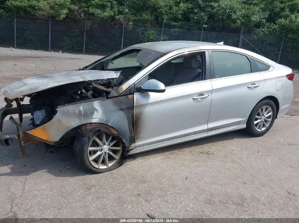 5NPE24AF2JH679445 2018 HYUNDAI SONATA - Image 2