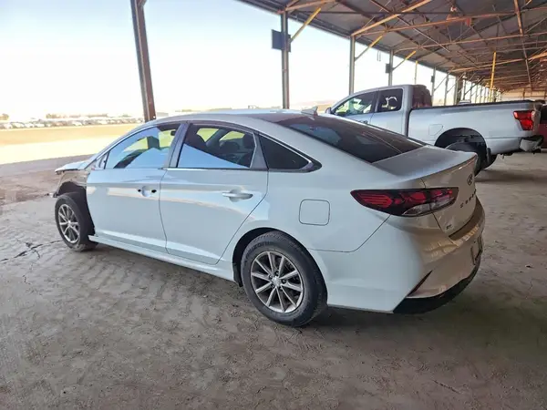 5NPE24AF2JH683494 2018 HYUNDAI SONATA - Image 2