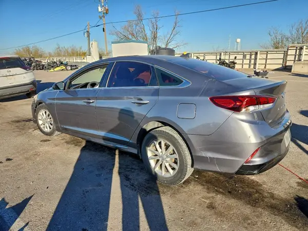 5NPE24AF2JH695452 2018 HYUNDAI SONATA - Image 2