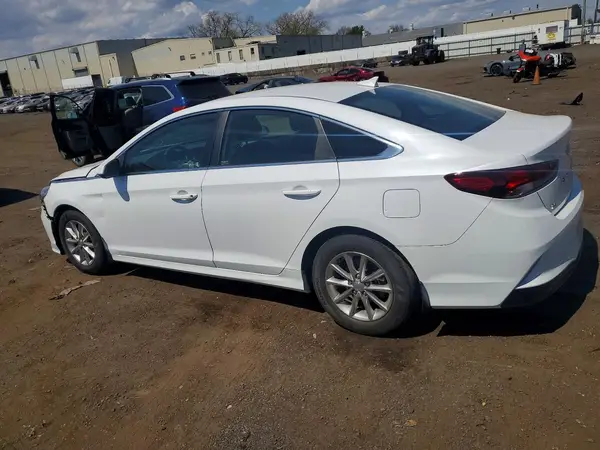 5NPE24AF2JH696195 2018 HYUNDAI SONATA - Image 2