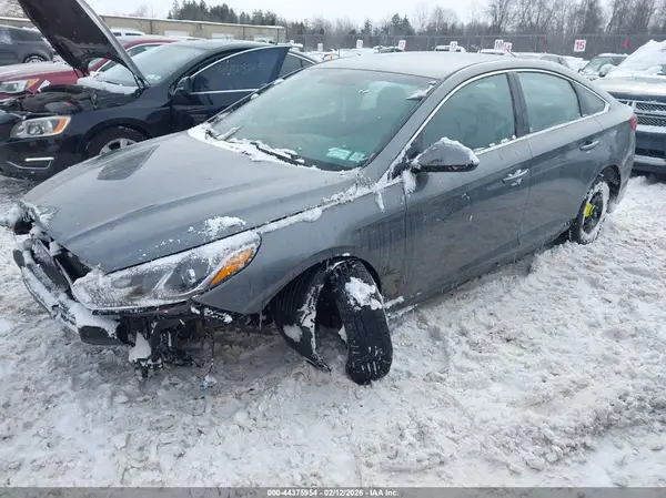 5NPE24AF2JH699484 2018 HYUNDAI SONATA - Image 2