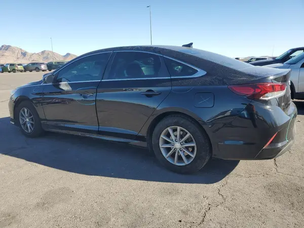 5NPE24AF2JH703369 2018 HYUNDAI SONATA - Image 2