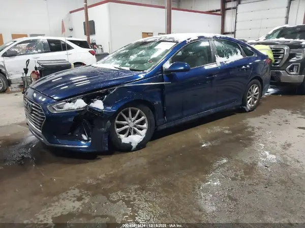 5NPE24AF2JH703663 2018 HYUNDAI SONATA - Image 2