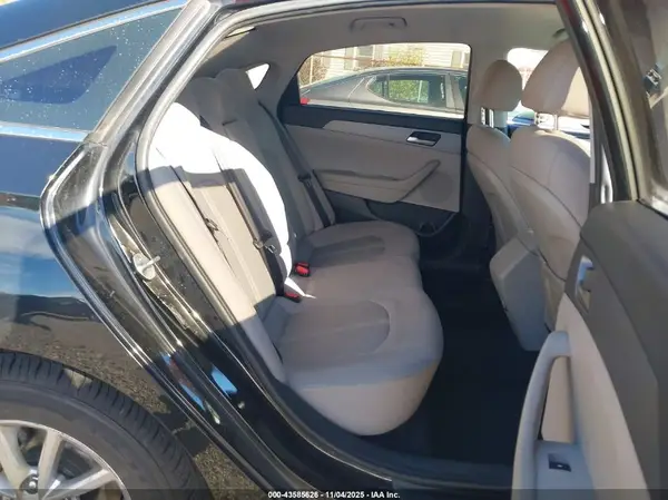 5NPE24AF2JH704800 2018 HYUNDAI SONATA - Image 8