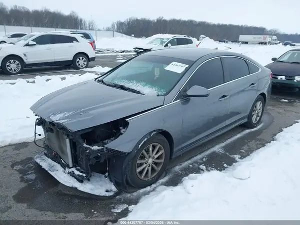 5NPE24AF2JH724609 2018 HYUNDAI SONATA - Image 2