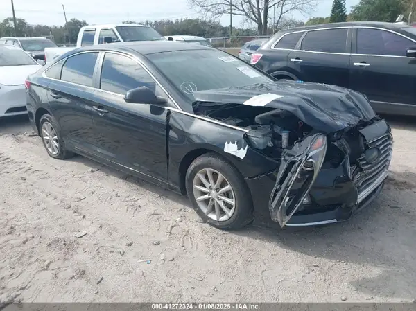 5NPE24AF2KH738088 2019 HYUNDAI SONATA - Image 1