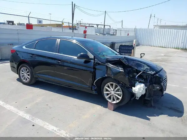 5NPE24AF2KH758096 2019 HYUNDAI SONATA - Image 1