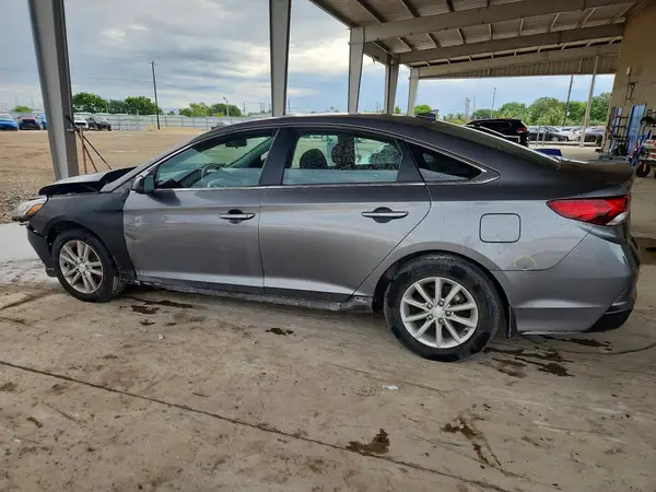 5NPE24AF2KH817860 2019 HYUNDAI SONATA - Image 2