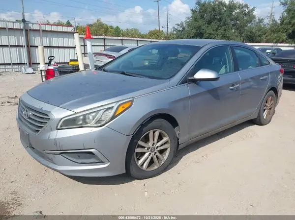 5NPE24AF3GH279967 2016 HYUNDAI SONATA - Image 2
