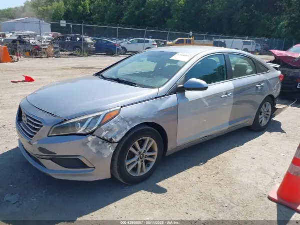 5NPE24AF3GH318122 2016 HYUNDAI SONATA - Image 2