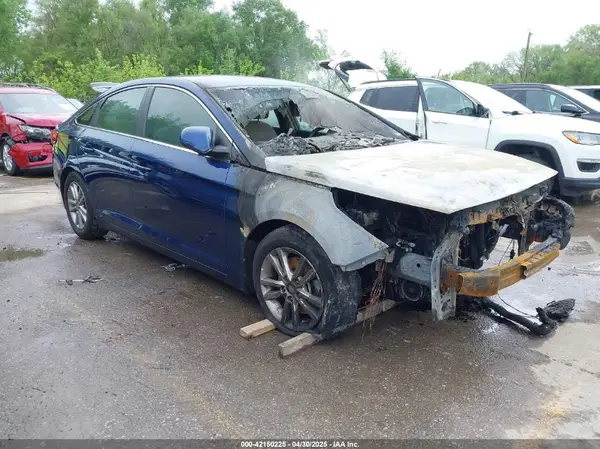 5NPE24AF3GH355395 2016 HYUNDAI SONATA - Image 1