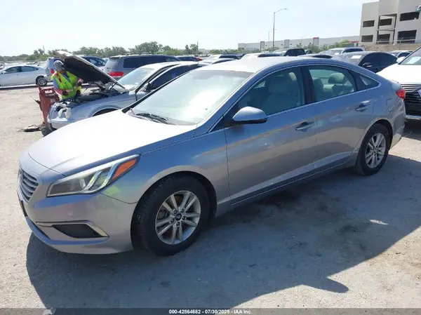 5NPE24AF3GH380183 2016 HYUNDAI SONATA - Image 2