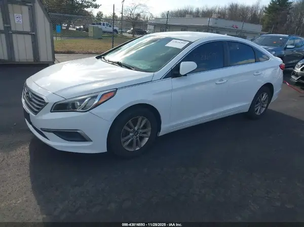 5NPE24AF3HH439976 2017 HYUNDAI SONATA - Image 2