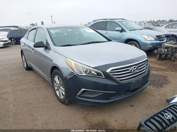 5NPE24AF3HH456213 2017 HYUNDAI SONATA - Image 1