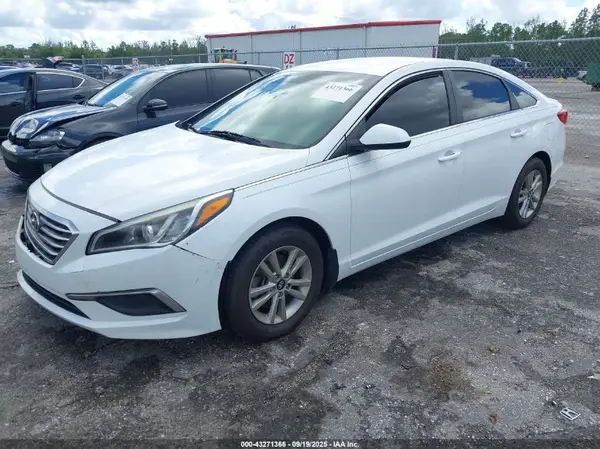 5NPE24AF3HH458477 2017 HYUNDAI SONATA - Image 2