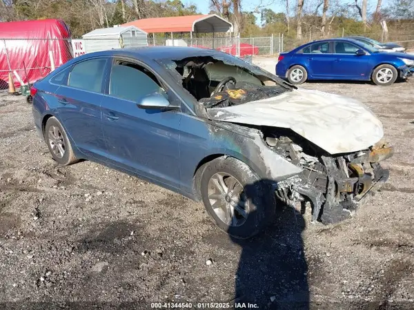 5NPE24AF3HH470208 2017 HYUNDAI SONATA - Image 1