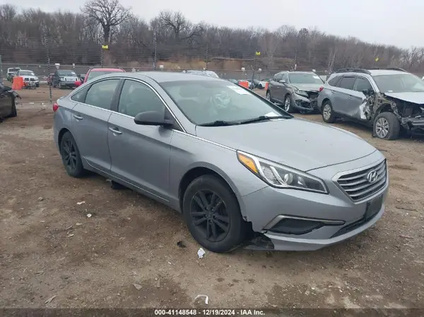 5NPE24AF3HH483685 2017 HYUNDAI SONATA - Image 1
