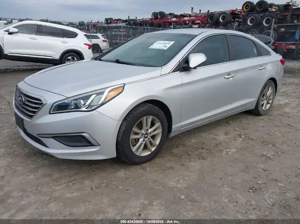 5NPE24AF3HH504339 2017 HYUNDAI SONATA - Image 2