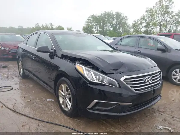 5NPE24AF3HH504941 2017 HYUNDAI SONATA - Image 1