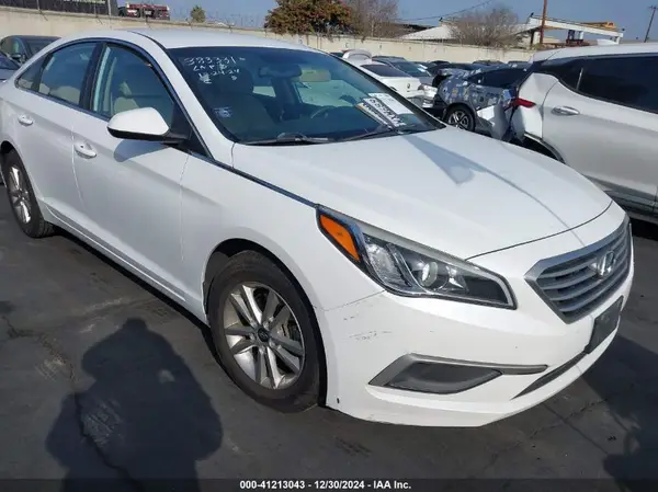5NPE24AF3HH506768 2017 HYUNDAI SONATA - Image 1