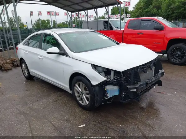 5NPE24AF3HH519181 2017 HYUNDAI SONATA - Image 1
