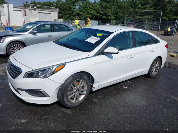 5NPE24AF3HH519813 2017 HYUNDAI SONATA - Image 2