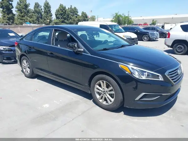 5NPE24AF3HH558515 2017 HYUNDAI SONATA - Image 1