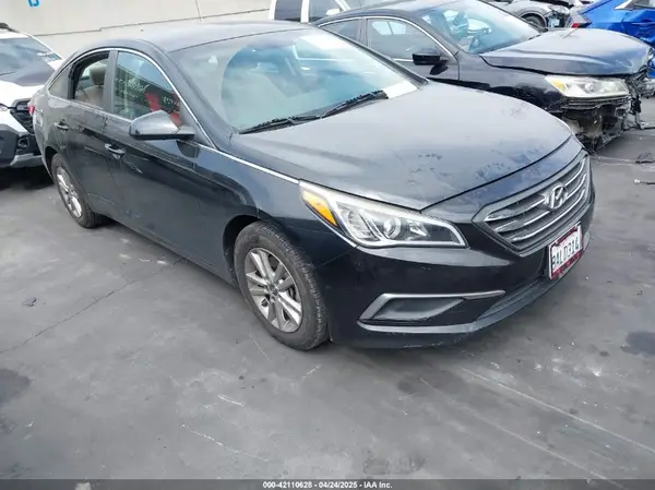 5NPE24AF3HH563276 2017 HYUNDAI SONATA - Image 1