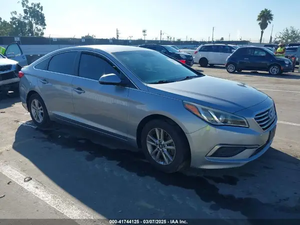 5NPE24AF3HH564783 2017 HYUNDAI SONATA - Image 1