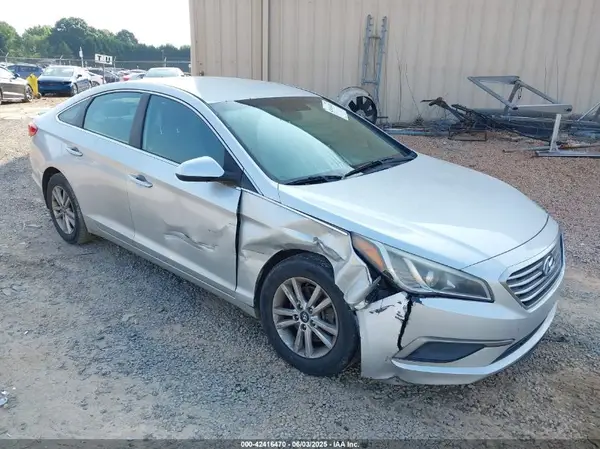 5NPE24AF3HH567392 2017 HYUNDAI SONATA - Image 1