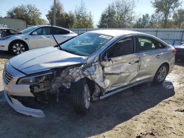 5NPE24AF3HH567604 2017 HYUNDAI SONATA - Image 1