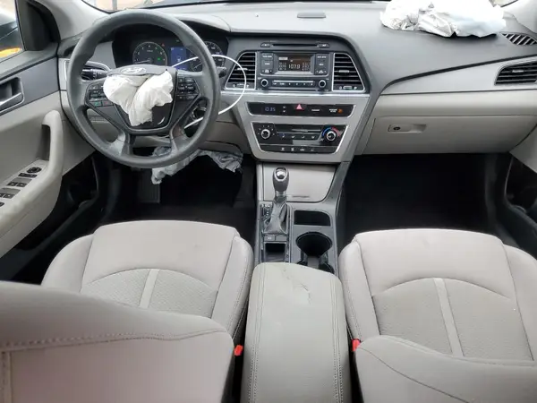5NPE24AF3HH573743 2017 HYUNDAI SONATA - Image 8