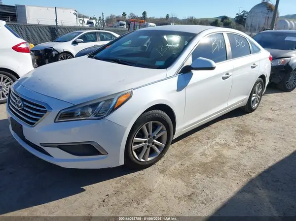 5NPE24AF3HH574858 2017 HYUNDAI SONATA - Image 2