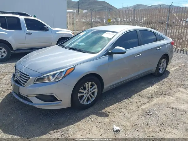 5NPE24AF3HH574990 2017 HYUNDAI SONATA - Image 2