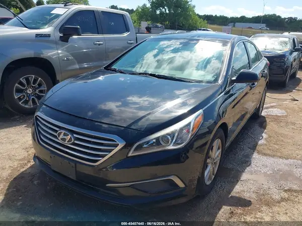 5NPE24AF3HH582801 2017 HYUNDAI SONATA - Image 2