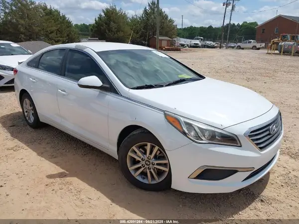 5NPE24AF3HH585942 2017 HYUNDAI SONATA - Image 1